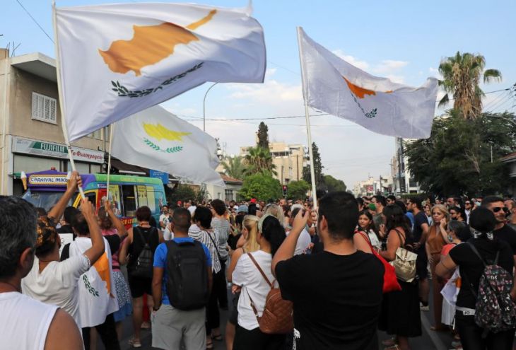 Участники новой акции протеста в столице Кипра потребовали покончить с коррупцией и репрессивными Covid-ограничениями