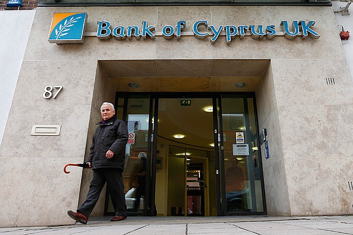 Киприоты не доверяют банкам