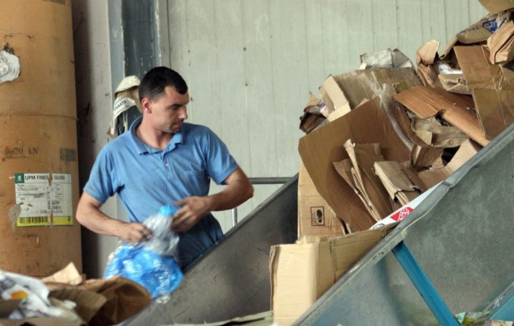 Жители Агланджи сэкономят на вывозе мусора - Вестник Кипра