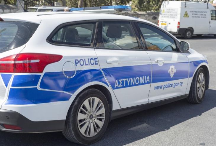 Погоня в центре Лимассола: контрабандист табака врезался в припаркованные машины 