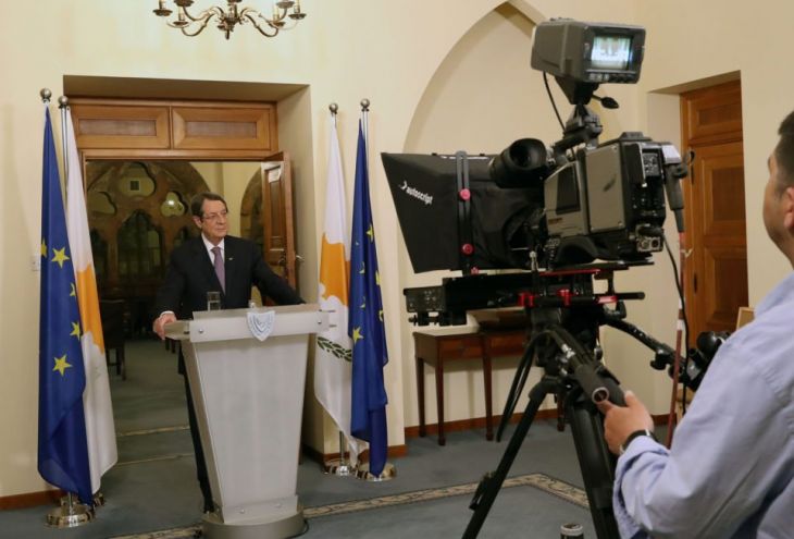 Президент Кипра ввел комендантский час на три недели