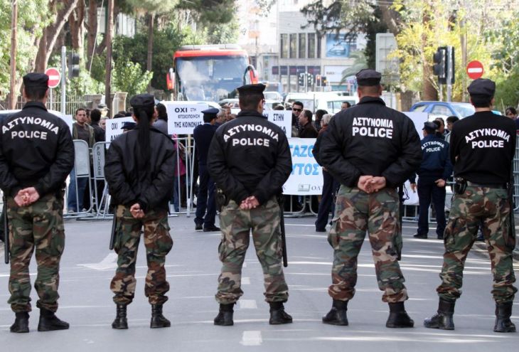 Кипрские полицейские будут работать меньше