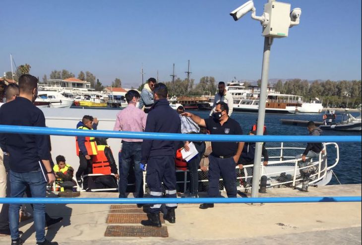 Мигранты плыли из Ливана в Италию, но из-за сильного ветра добрались только до Пафоса