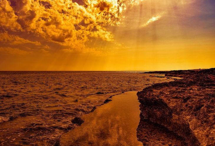 Из-за жары на Кипре введен желтый уровень погодной опасности 
