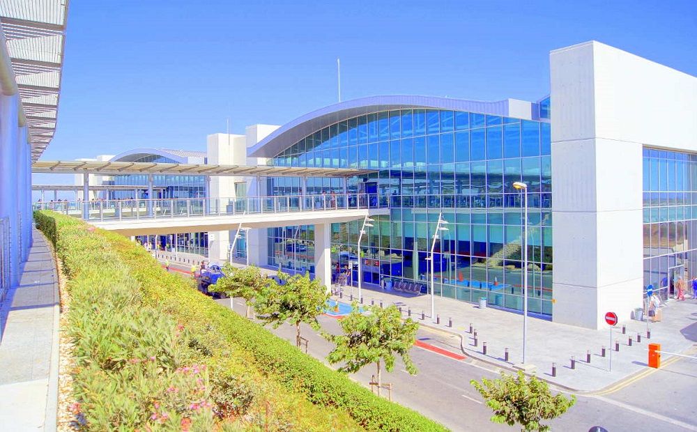 Полиция задержала путешественника с чужим паспортом - Вестник Кипра