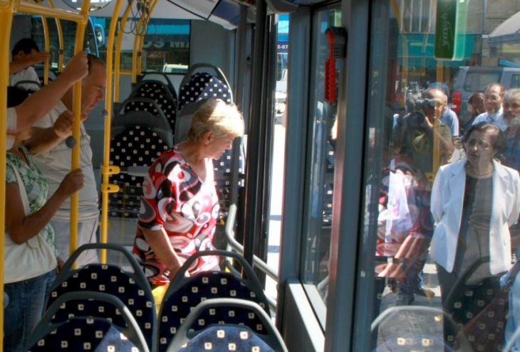 В автобусе в Никосии найдены 10 000 евро. Их владелец боялся новой «стрижки» 