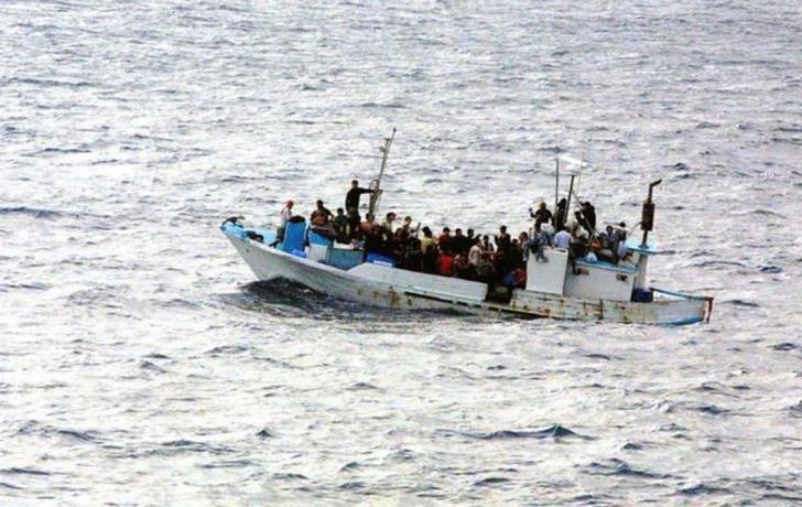 37-летний мужчина арестован после перехвата судна с мигрантами у мыса Греко