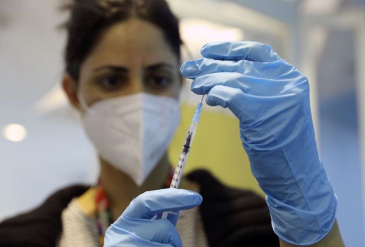 Минздрав Кипра готовится к зиме и возможной вспышке ковида. Закуплены 158 500 доз вакцины
