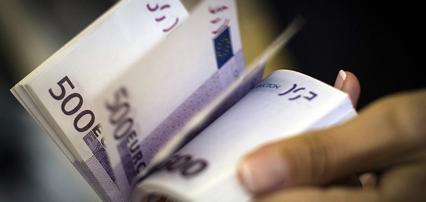 Кипрский банк выдал женщине лишних 40 тысяч евро | CypLIVE