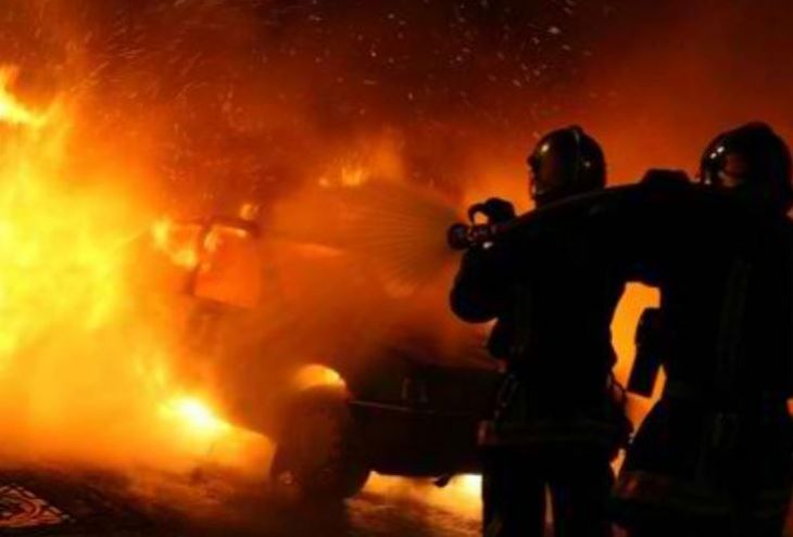 На рассвете в Ларнаке были сожжены пять автомобилей 