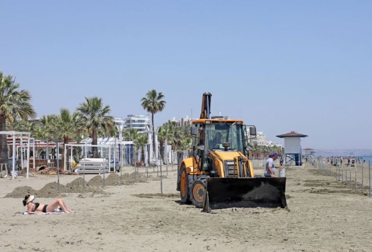23 мая на Кипре разрешат загорать на пляжах 