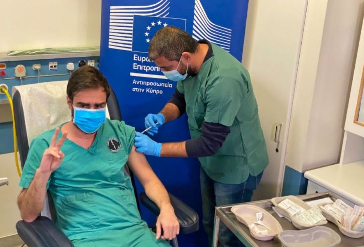 Кипр — первый в ЕС по объемам тестирования на Covid-19 и пятый по темпам вакцинации