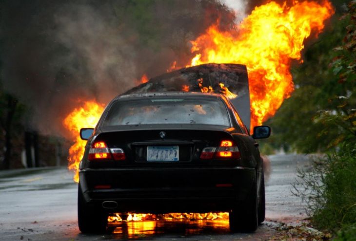 За ночь в Лимассоле сгорели три машины 