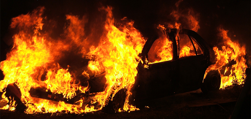 На Кипре горят люксовые автомобили | CypLIVE