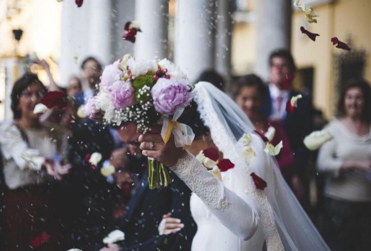 Свадьбы в замках и музеях Кипра: штраф до 750 евро за разбрасывание риса, лепестков цветов и конфетти