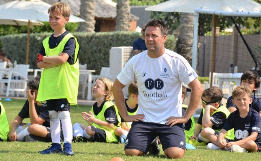 Футбольный лагерь с Майклом Оуэном и Билли Уингроувом в Parklane - Вестник Кипра