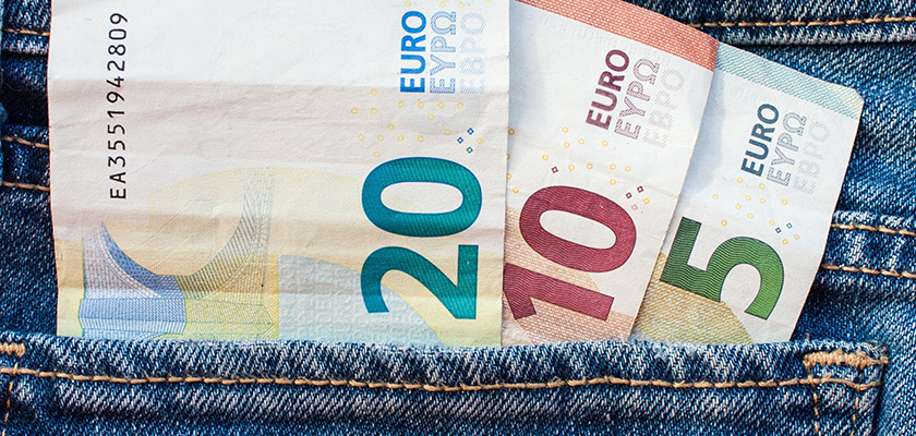 По статистике, в кармане киприота чуть больше 80 евро | CypLIVE