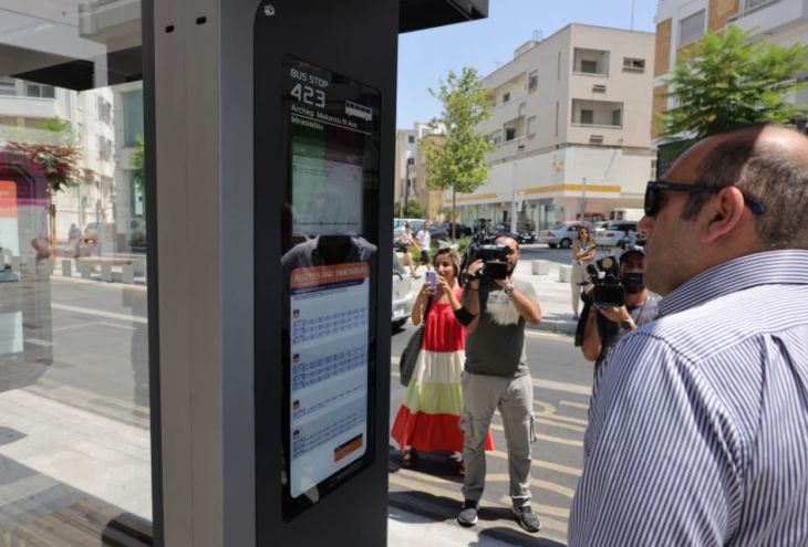 В столице Кипра презентовали три автобусные остановки 