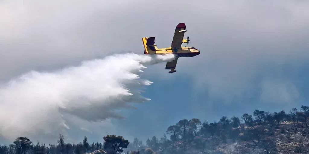 Греция направила самолет и 20 тонн антипирена для помощи в борьбе с пожарами на Кипре