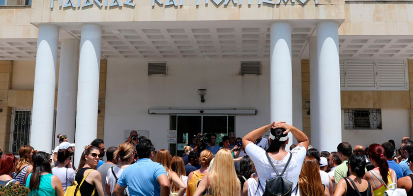 Учителя Кипра продолжают борьбу с властями | CypLIVE