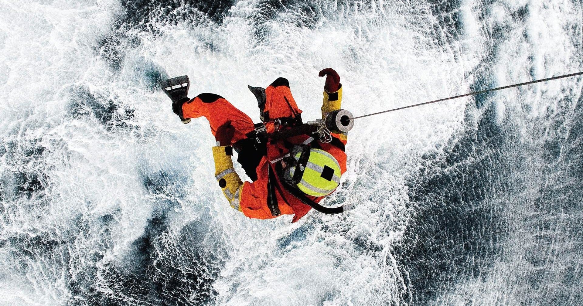 Пожарная служба спасла пловца