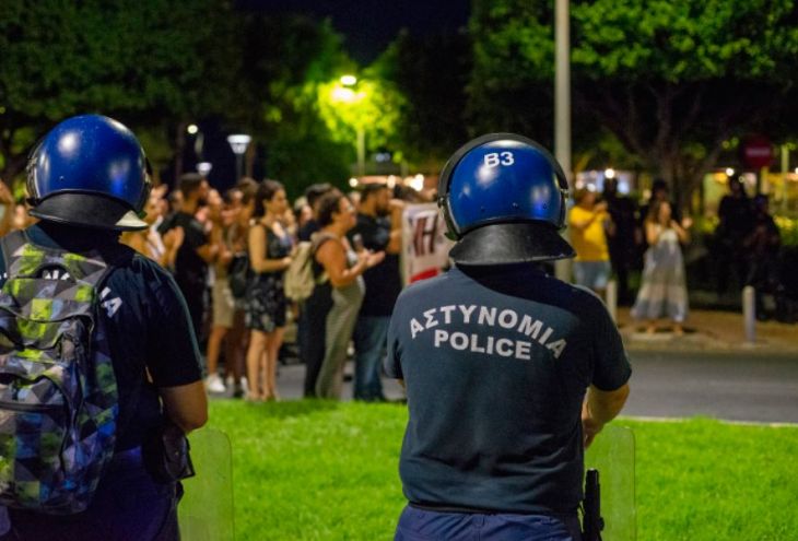 Протест против мигрантов возле президентского дворца на Кипре отменен 