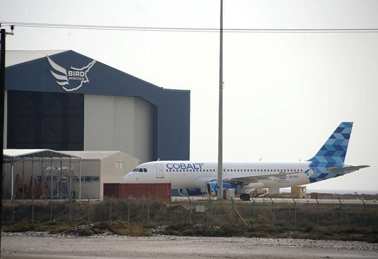 Туроператоры договариваются о перевозке туристов с Кипра из-за отмены рейсов Cobalt Air.