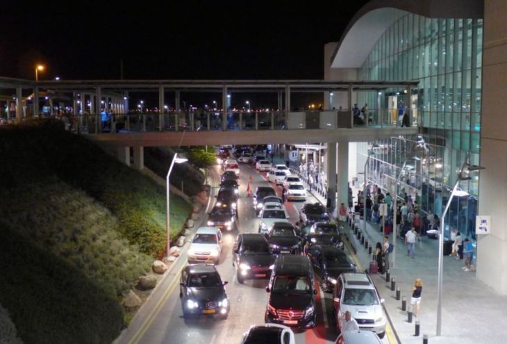 Такси и микроавтобусы с севера Кипра больше не смогут «красть» туристов из аэропортов Ларнаки и Пафоса?