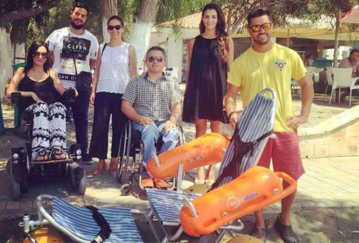 На пляже Дассуди украли инвалидную коляску для купания