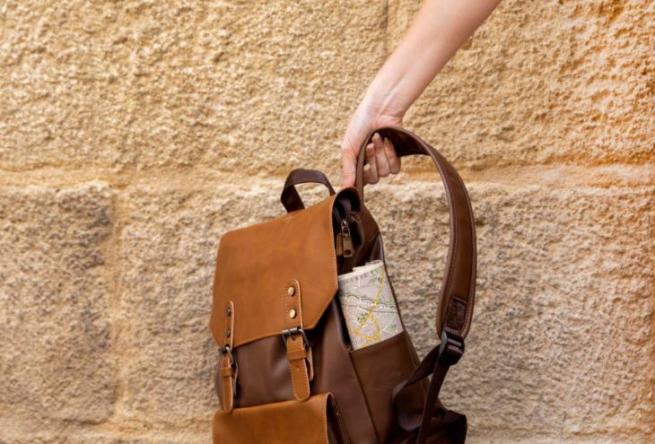 В Лимассоле у женщины выхватили сумочку с 420 тысячами евро 
