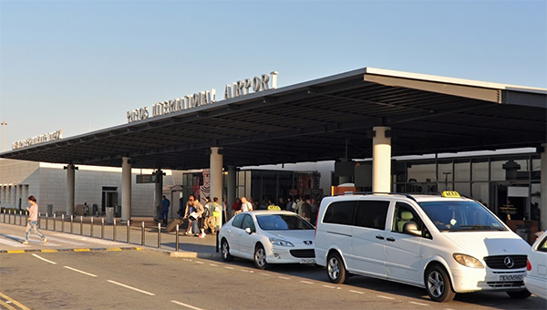 Аэропорт Пафоса не справляется с наплывом пассажиров