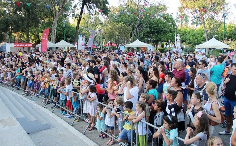 Центральная площадь в центре событий - Вестник Кипра