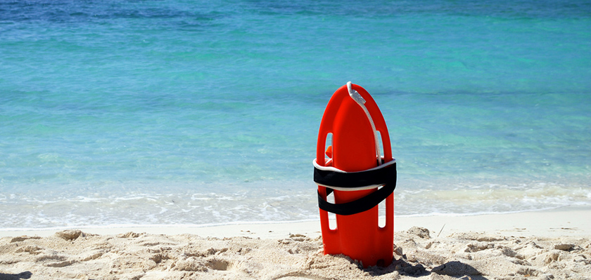 Пляжные спасатели Кипра предлагают продлить «безопасный» купальный сезон | CypLIVE
