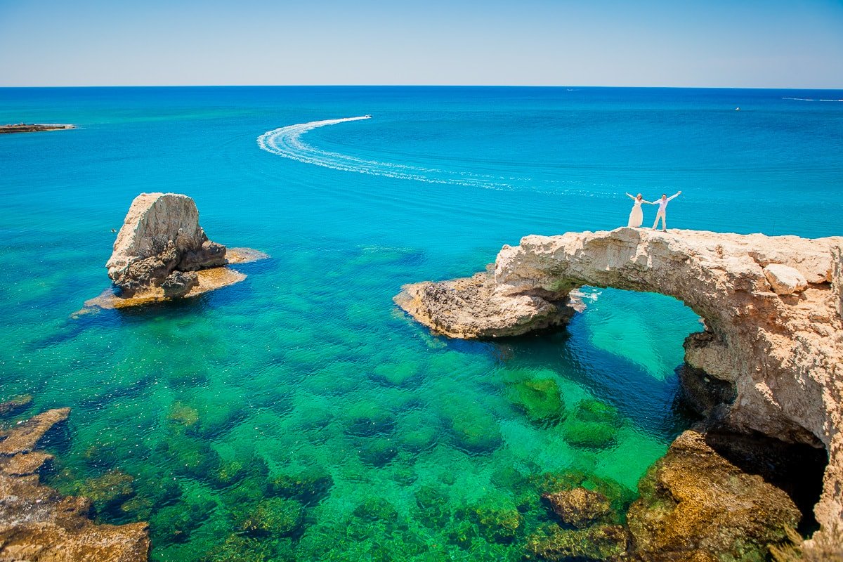 9 июня Кипр принимает туристов