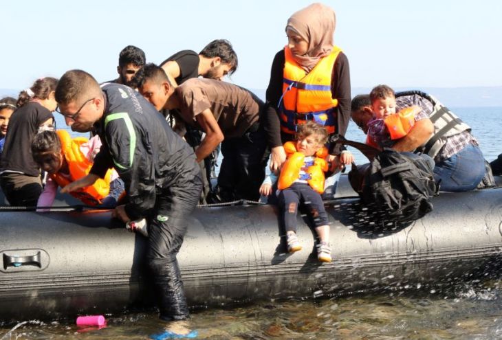 На полпути из Турции на Кипр затонуло судно с беженцами
