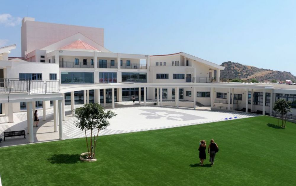 Пробки и закрытые двери: что происходит в школе Фолис? - Вестник Кипра