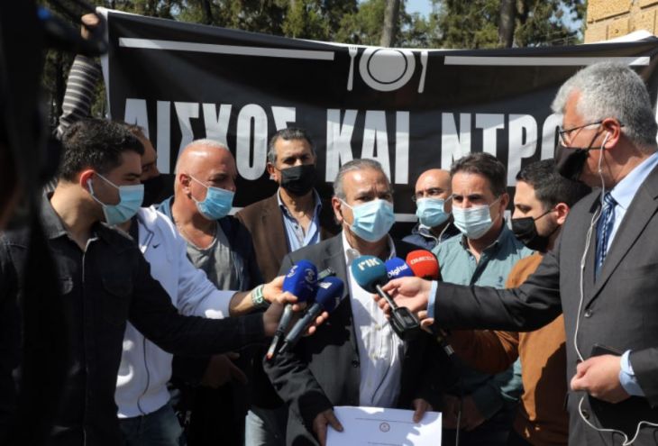 Владельцы ресторанов и развлекательных заведений Кипра провели акцию протеста возле президентского дворца