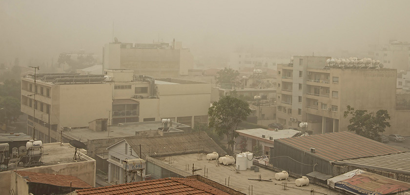 Нависшая с утра над Кипром пыль смоется вечерним дождем  | CypLIVE