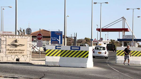 Мигранты устроили беспорядки на британской военной базе на Кипре