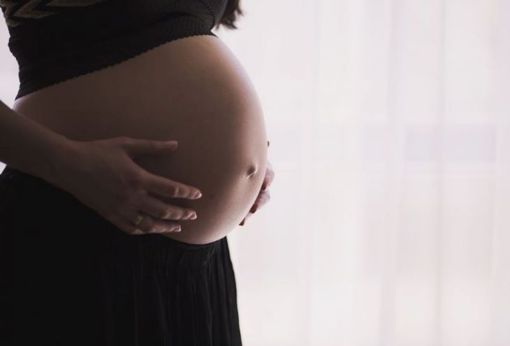Полиция Кипра ищет сбежавшую беременную 