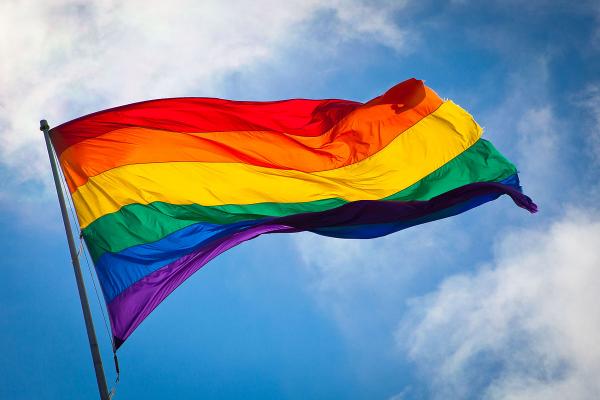 Мэр Пафоса торжественно поднимет ЛГБТ флаг над зданием мэрии 