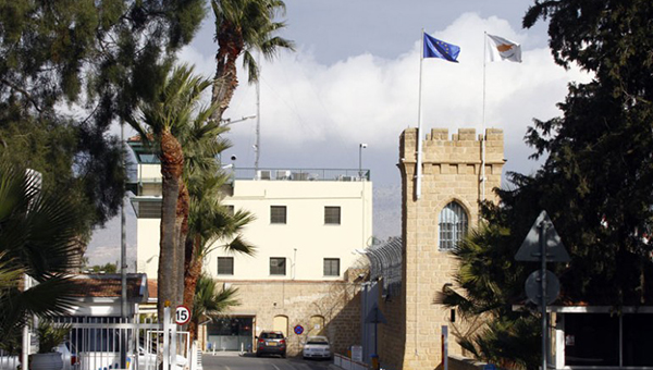 Полиция Кипра задержала мужчину, пытавшегося передать сыну наркотики в тюрьму | CypLIVE