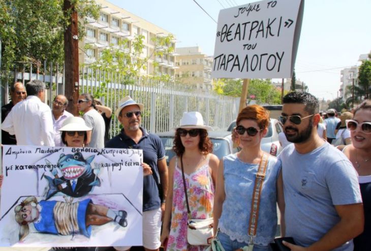 Учителя госшкол Кипра грозят засудить минобразования 