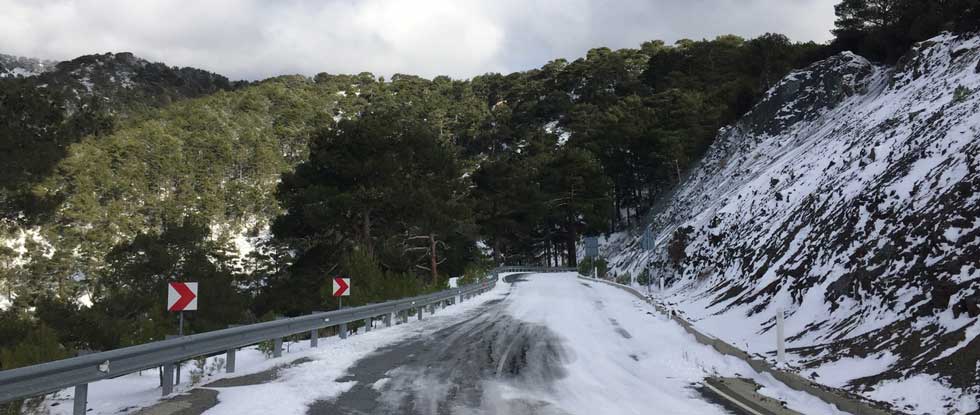 Из-за погодных условий на дорогах Кипра введены ограничения