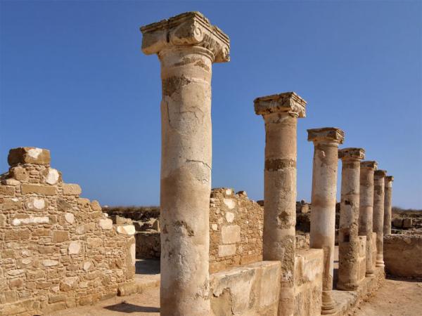 «Халатность» уборщицы объектов Всемирного наследия ЮНЕСКО удивила посетителей Археологического парка в Пафосе.