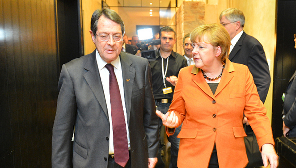 Анастасиадис встретился с Меркель на саммите ЕС | CypLIVE