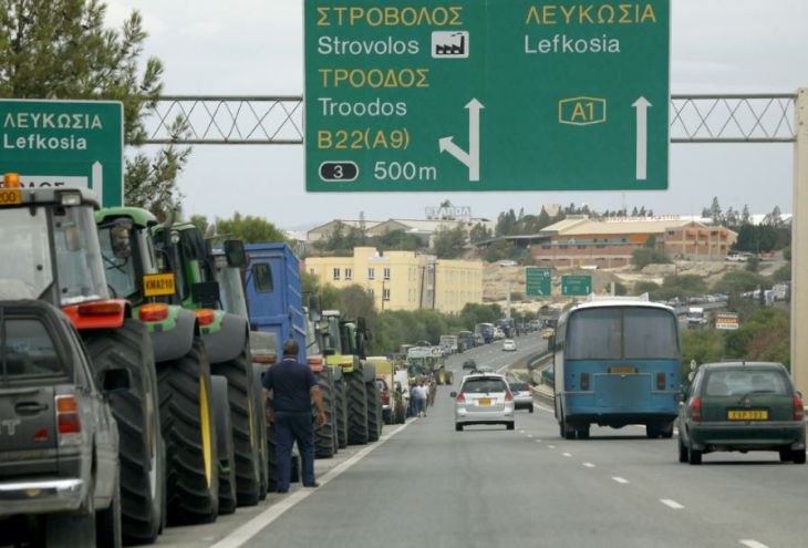 Утром 19 июня в столицу Кипра приедут недовольные фермеры на тракторах. Как не попасть в пробки? 