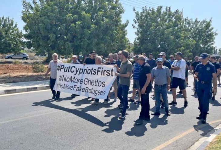 Жители Хлораки провели третью акцию протеста: «Те, кто грабят наши дворы и дома, нежелательны для Кипра»