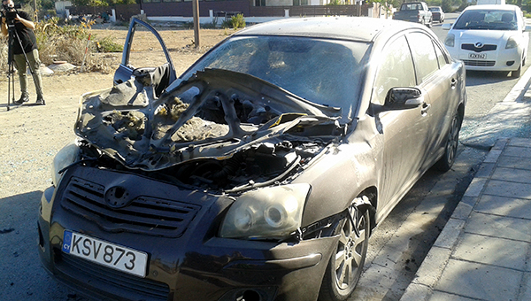 На Кипре взорвали машину футбольного судьи | CypLIVE