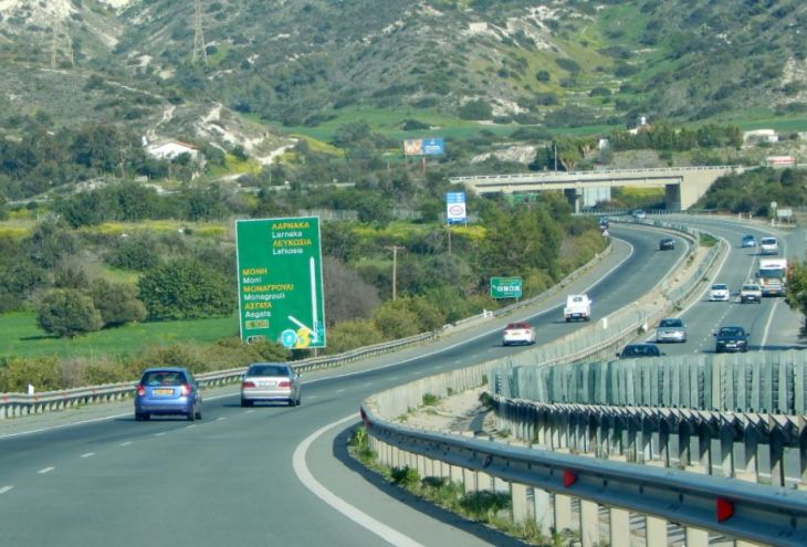На дорогах Кипра появятся полицейские авто без опознавательных знаков 